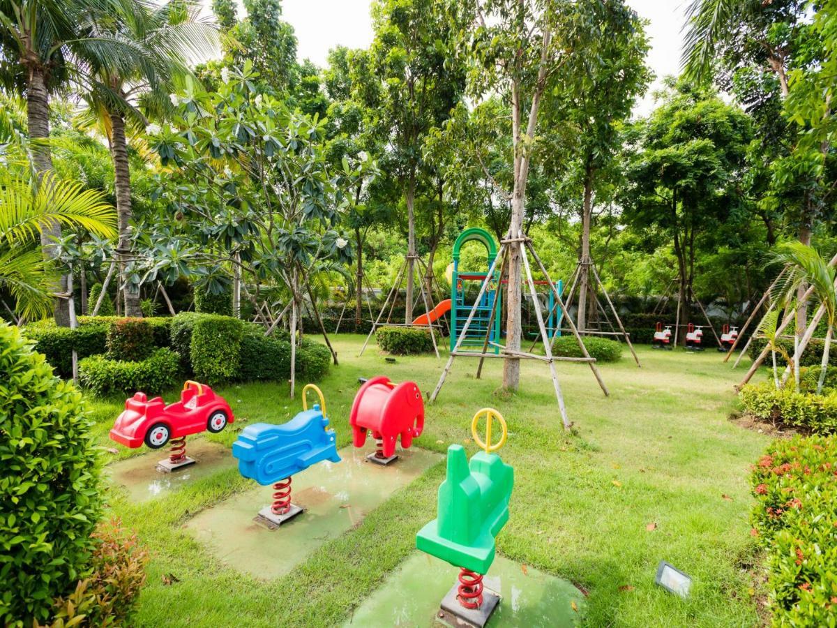 Dusit Grand Condo View Jomtien Beach Exterior photo